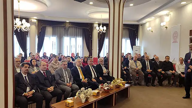 Dönüştürücü Öğretmen Eğitimi Projesi Konya'da başladı