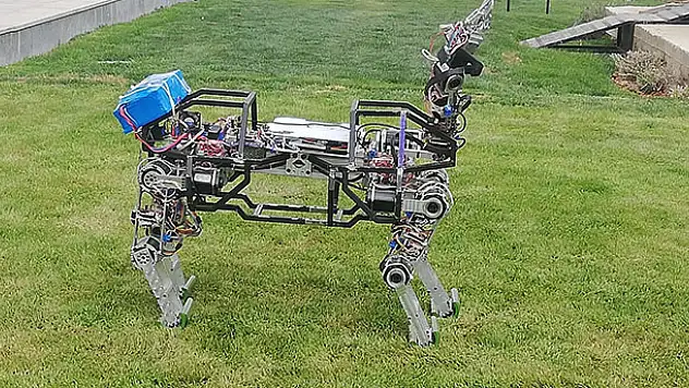Dört ayaklı yerli ve milli robot 'ARAT' araziye çıktı