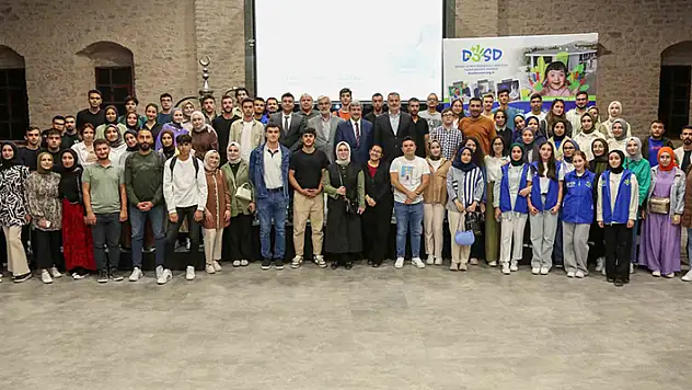 DOSD Meram, aile seminerleri kapsamında Prof. Dr. Hakan Sarı'yı ağırladı