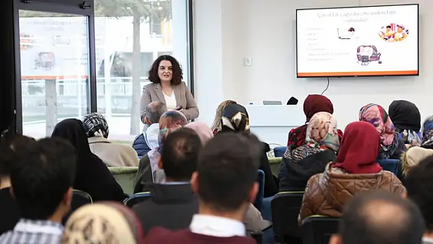 DOSD Meram şubat ayı seminerinde down sendromlularda obezite anlatıldı 