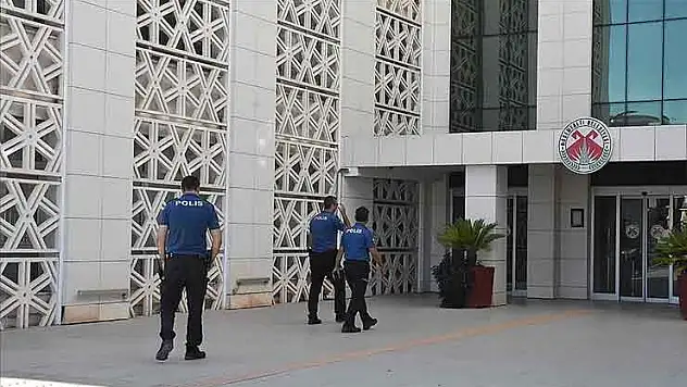 Döşemealtı Belediyesine yönelik soruşturmada gözaltına alınan 19 kişi adliyeye sevk edildi