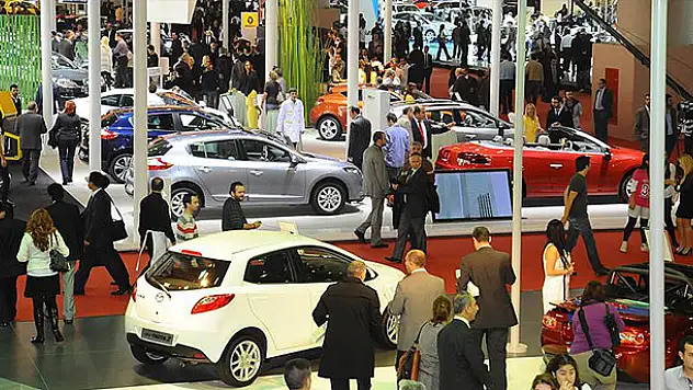 Dövizdeki artışa rağmen ithal araç satışı hız kesmedi