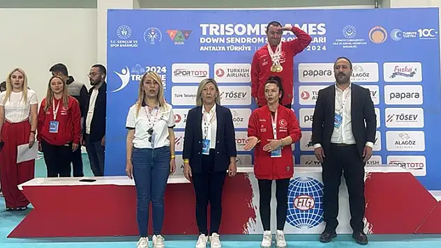 Down sendromlu cimnastikçi Alper Öztürk Antalya'da dünya şampiyonu oldu
