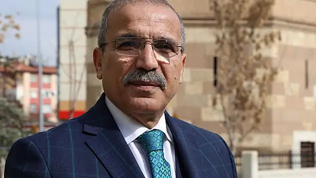 Dr. Aydın Beyatlı Covid-19 ikinci kez koronavirüs oldu, hastanede tedavi altında
