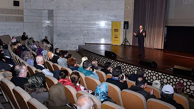 Dr. Ender Saraç, Konya'da sağlıklı yaşamın püf noktalarını anlattı