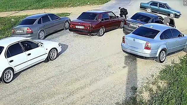 Drift atıp, yolu kapatarak tabancayla ateş açtılar o anlar kamerada