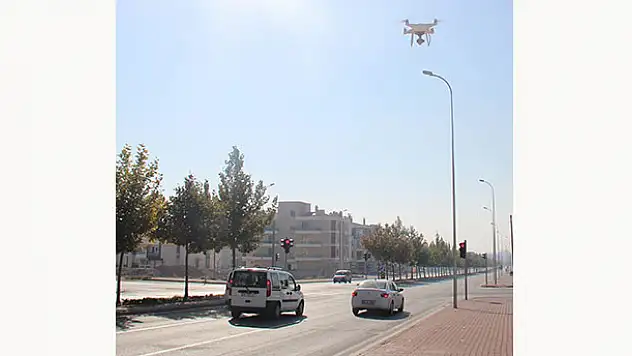 Droneli polislerden 74 sürücüye 19 bin lira ceza