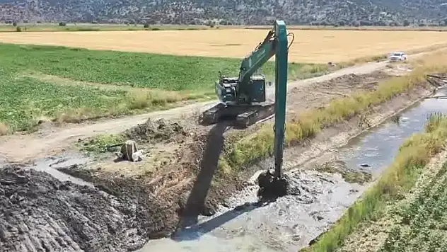 DSİ Seydişehir'de drenaj kanallarını temizledi