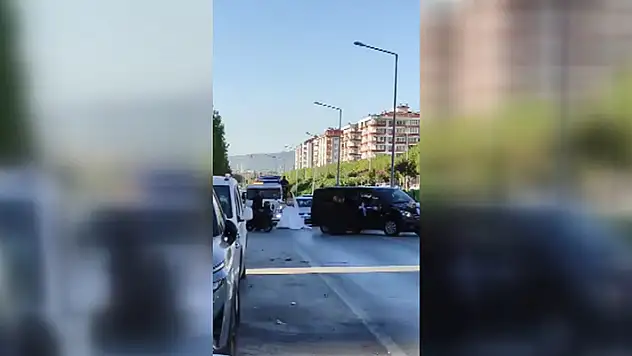 Düğün konvoyunda yolu kapatan iki sürücüye 4 bin 200 TL ceza uygulandı
