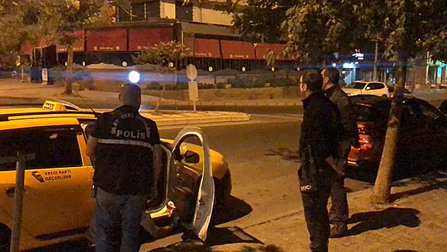 Düğün sandalyelerinin yolu kapatma kavgasında taksici öldü, oğlu yaralı
