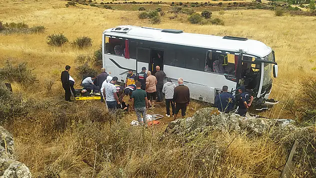 Düğün yolu faciaya dönüştü: 20'ye yakın kişi yaralandı

