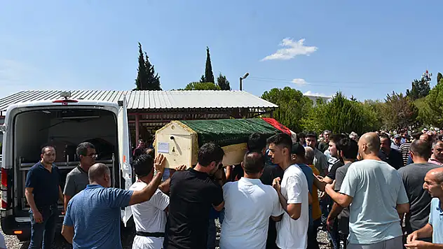 Düğün yolundaki kazada ölü sayısı 7'ye çıktı Özcan çifti 10 gün önce Almanya'dan gelmiş

