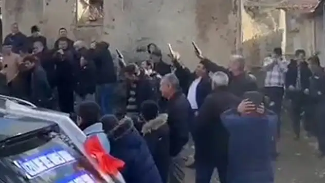 Düğünde havaya ateş açan muhtar ve beraberindekiler gözaltına alındı
