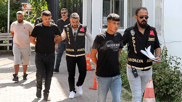 Düğünde karşılaştığı eşinin eski nişanlısını öldürdü