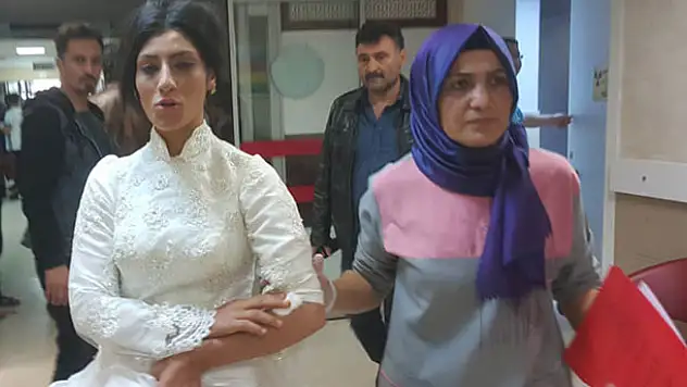 Düğünde kız tarafı ile erkek tarafı kavga etti, gelin ile birlikte 11 kişi yaralandı
