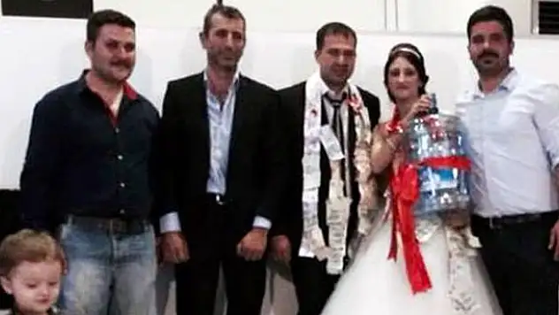 Düğünde şaşırtan takı