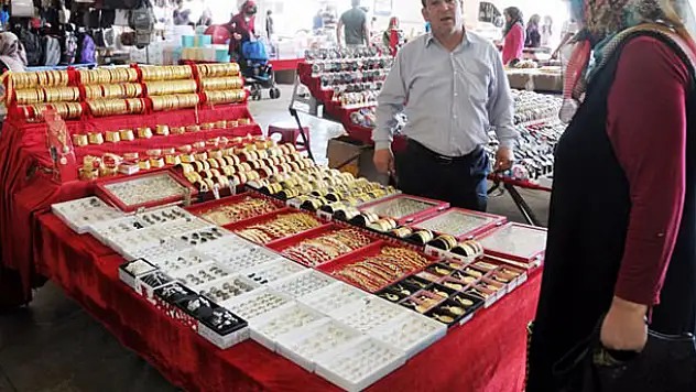 Düğünlerde 'çakma altın' dönemi...