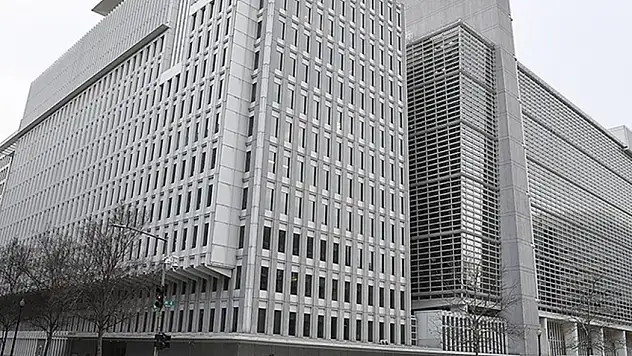 Dünya Bankası, küresel ekonomik büyüme tahminini bu yıl için yükseltti
