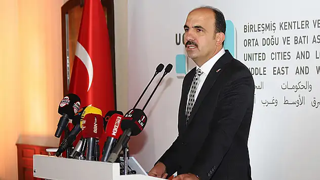 Dünya Belediyeler Birliği Başkanlığına seçilen Altay, basın toplantısında konuştu