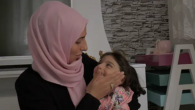 Dünya'da 6 kişide olan hastalıkla mücadele ediyorlar