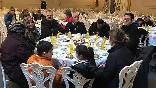 Dünya Görmeyenler Derneği Konya'da İftar sofrasında buluştu