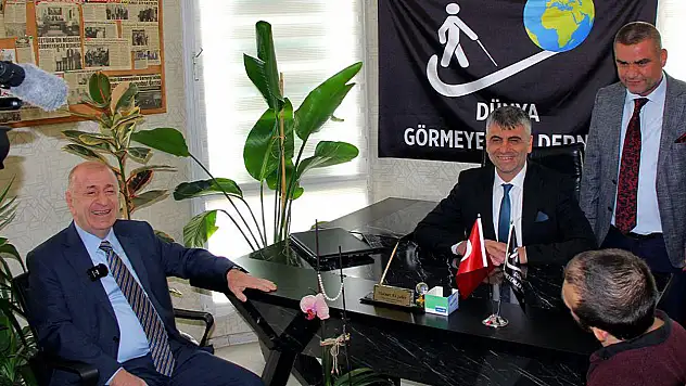 Dünya Görmeyenler Derneğine Özdağ'dan ziyaret