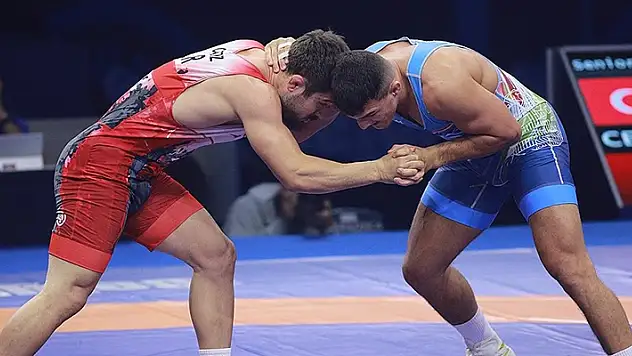 Dünya Güreş Federasyonu, milli güreşçi Ali Cengiz'in şampiyonluğuna ortak çıkardı

