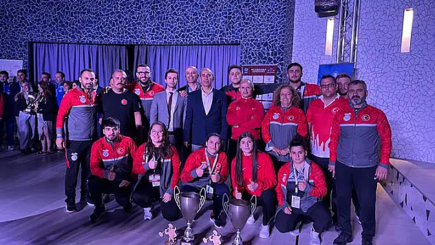 Dünya halterine Türkiye damgası 
