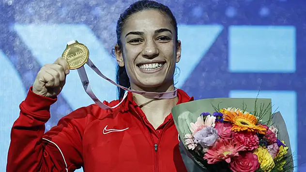 Dünya Kadınlar Boks Şampiyonası'nda Ayşe Çağırır altın madalya kazandı
