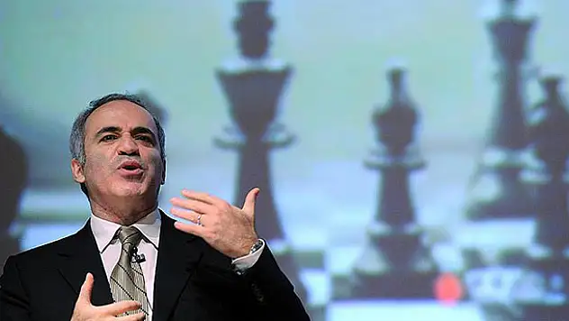 Dünya Satranç Şampiyonu Kasparov'dan Putin'e eleştiri