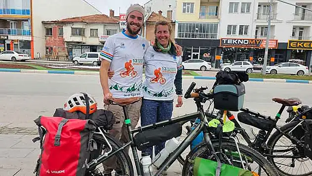 Dünya turuna çıkan Fransalı çift Beyşehir'de mola verdi