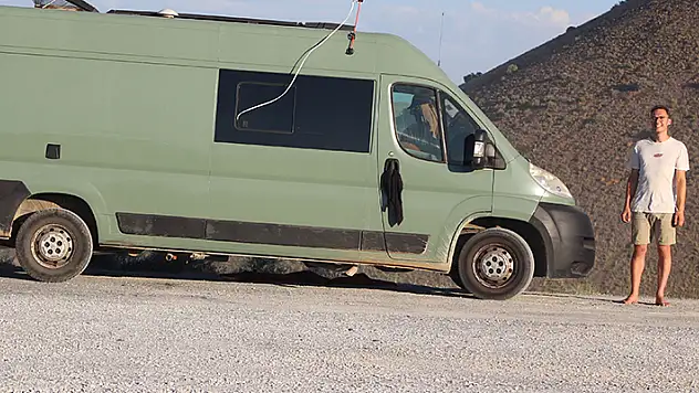 Dünya turuna çıkan İngiliz çift Karapınar'da kamp yaptı
