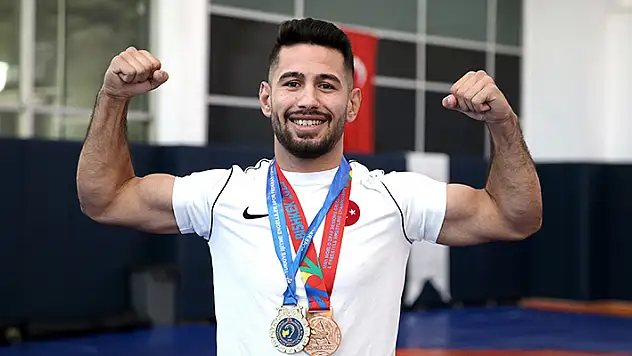 Dünya üçüncüsü işitme engelli milli güreşçi, gözünü olimpiyatlara dikti
