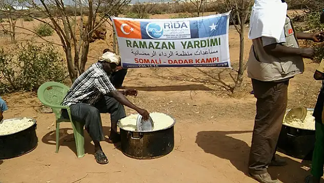 Dünyanın en büyük mülteci kampına ramazan yardımı