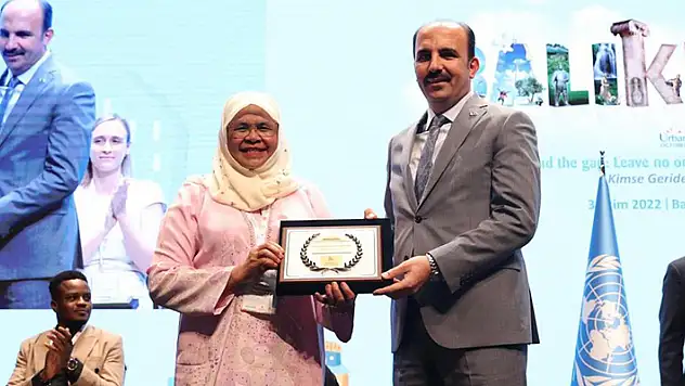 Dünyanın En Prestijli İnsan Yerleşmeleri Ödülü Başkan Altay'a verildi
