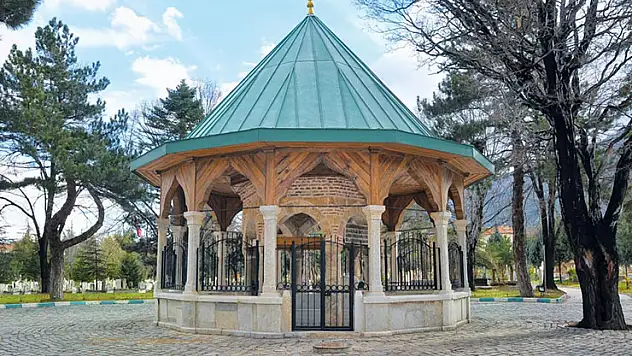 Dünyanın tanıdığı hocanın türbesi Konya'da