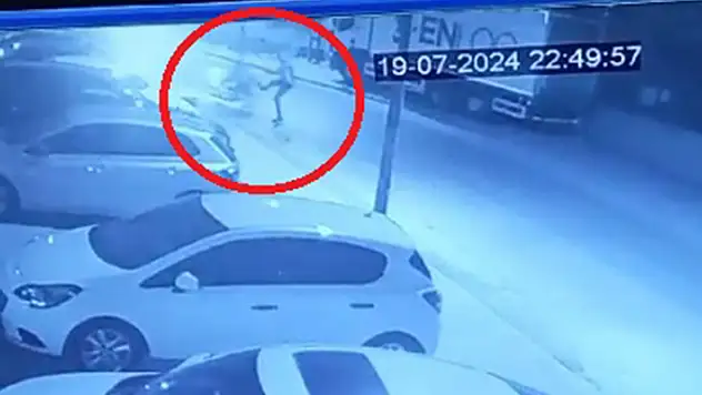 Dur ihtarına uymayan ehliyetsiz motosiklet sürücüsü polise çarpıp, yaraladı
