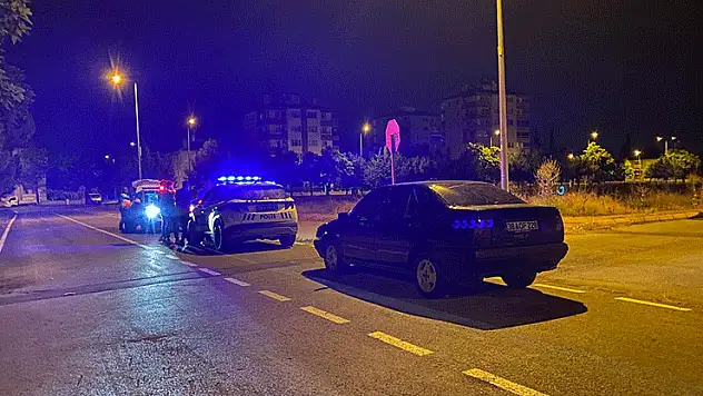 'Dur' ihtarına uymayan ehliyetsiz sürücü yakalandı