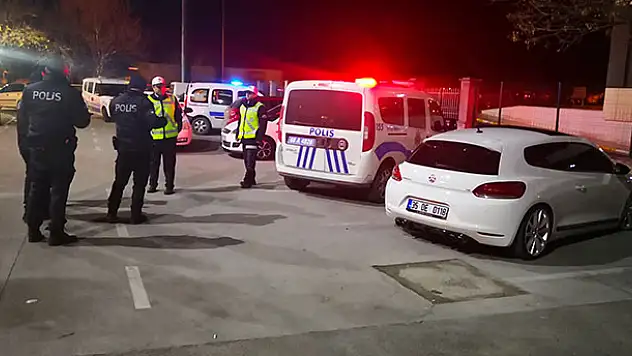 Dur ihtarına uymayan şahıs otomobilini bırakıp kaçtı