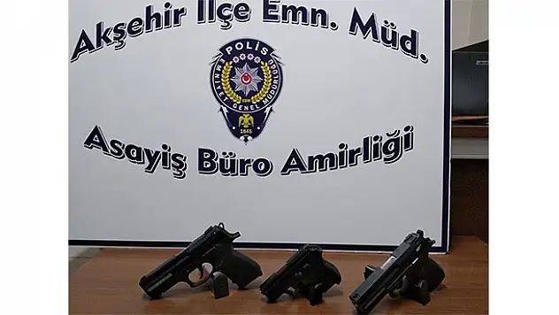 Durdurulan araçta 3 silah ele geçirildi