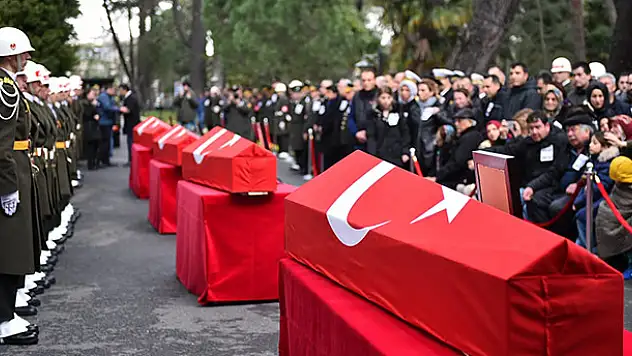 Düşen helikopterde şehit olan askerlere veda edildi
