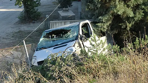Düzce'de minibüs şarampole yuvarlandı: 1 ölü 2 yaralı