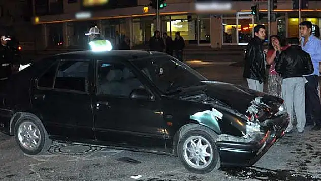 Düzce'de otomobiller çarpıştı: 6 yaralı