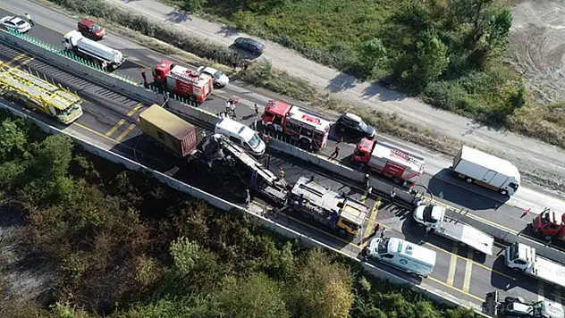 Düzce'de zincirleme trafik kazasında 1 kişi öldü, 7 kişi yaralandı
