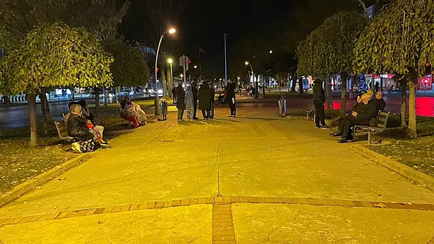 Düzce'nin Gölyaka ilçesinde 5,9 büyüklüğünde deprem! Artçılar sürüyor