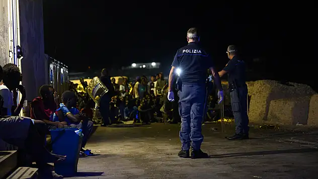 Düzensiz göç akınına uğrayan Lampedusa Adası'nda acil durum ilan edildi
