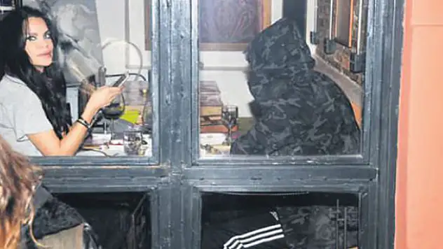 Ebru Şallı ve Sinan Akçıl çifti fena yakalandı