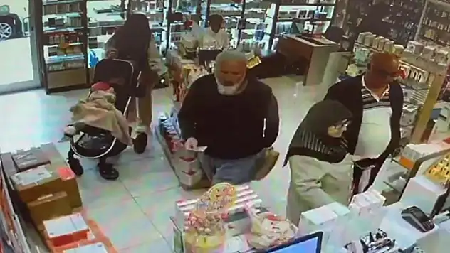 Eczaneye bebek arabasıyla geldi bin 500 TL'lik güneş kremi çaldı

