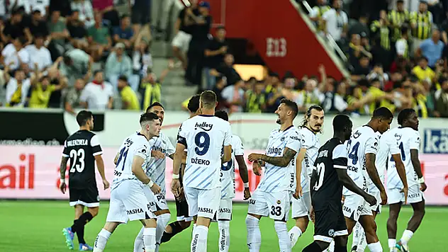 Edin Dzeko coştu, Fenerbahçe tur kapısını araladı
