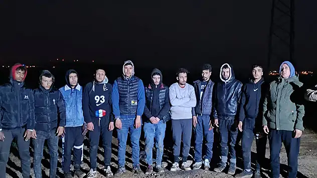 Edirne'de 228 kaçak ile 4 organizatör şüphelisi yakalandı
